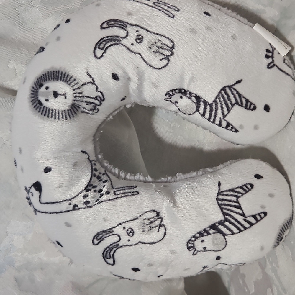 Baby Travel Neck Support Pillow-Grey/White/Black-Giraffe Zebra Lion Rabbit